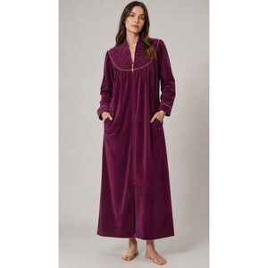 70s Vanity Fair Plum Velour Robe M Quilted Yoke Full Zip Hostess Maxi
